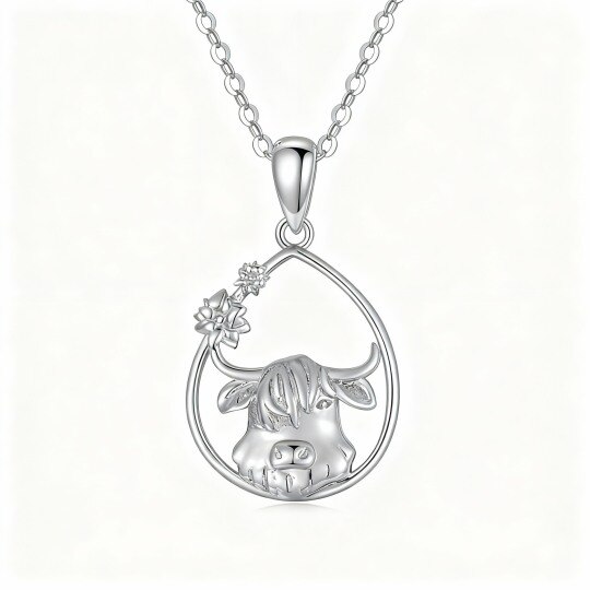 Collar con colgante de vaca escocesa y gota en oro blanco de 10 quilates