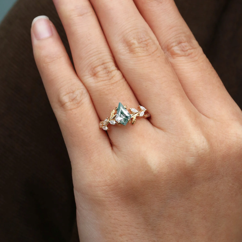 Anillo de compromiso de oro de 14 quilates con ágata musgosa talla cometa y diseño de hojas-2