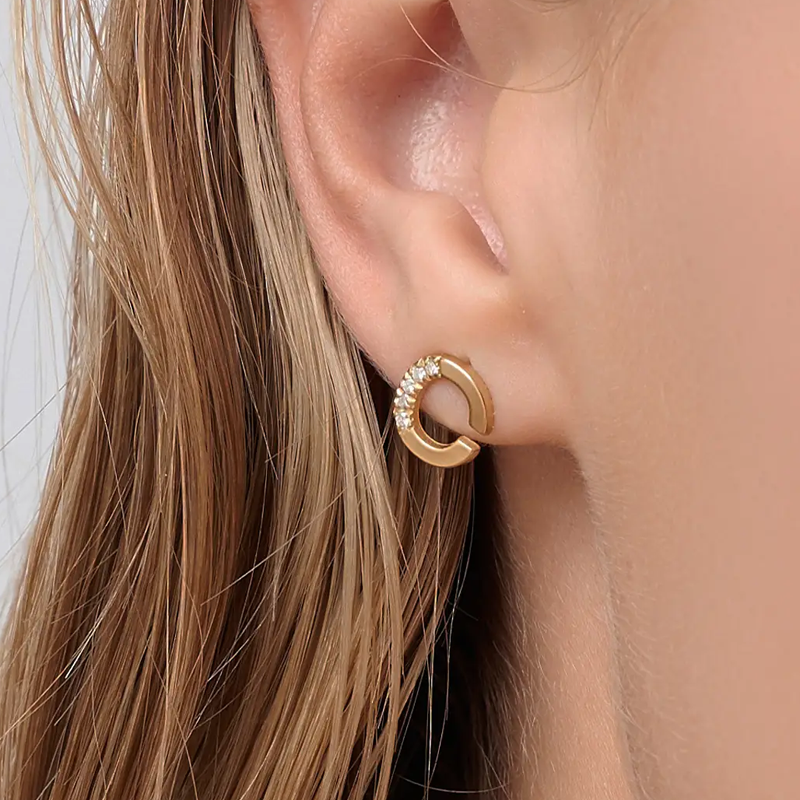 Boucles d'oreilles puces personnalisées en or 18 carats avec diamant de laboratoire et initiale, pour femmes-3