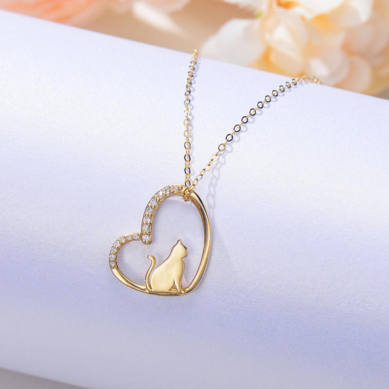 Collar con colgante de gato y corazón con diamantes de laboratorio en oro rosa de 10 quilates-3