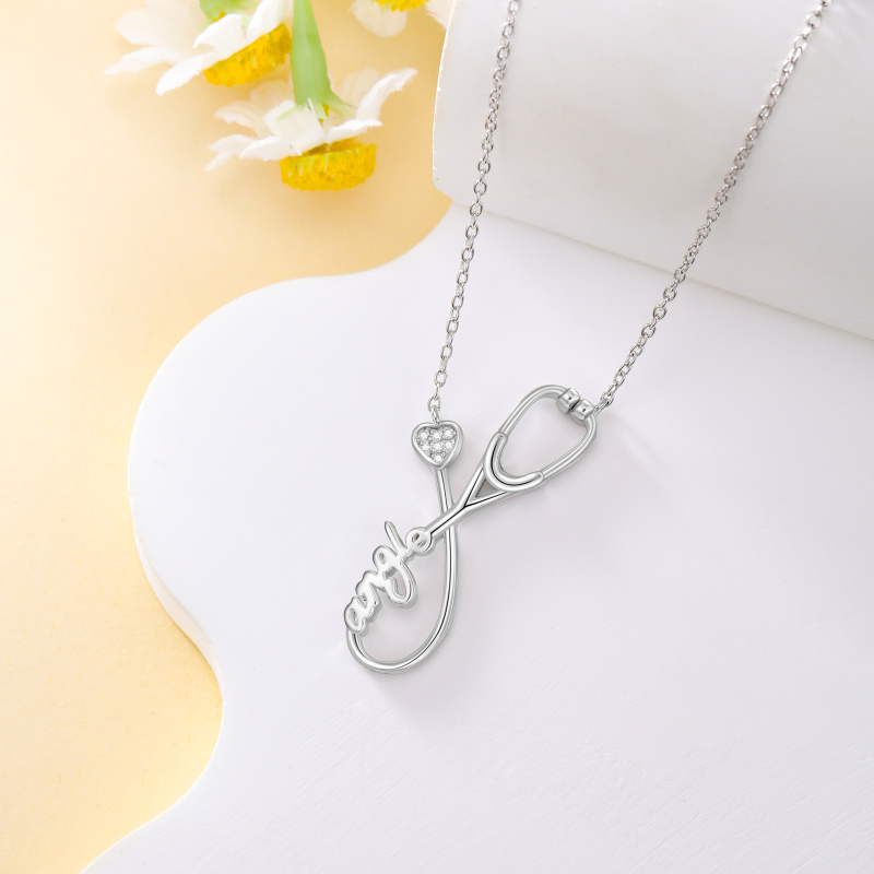 Collier pendentif en or blanc 14 carats avec diamant de laboratoire et nom et stéthoscope-3