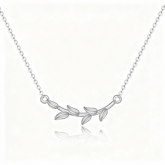 Collar con colgante de hojas de oro blanco de 10 quilates