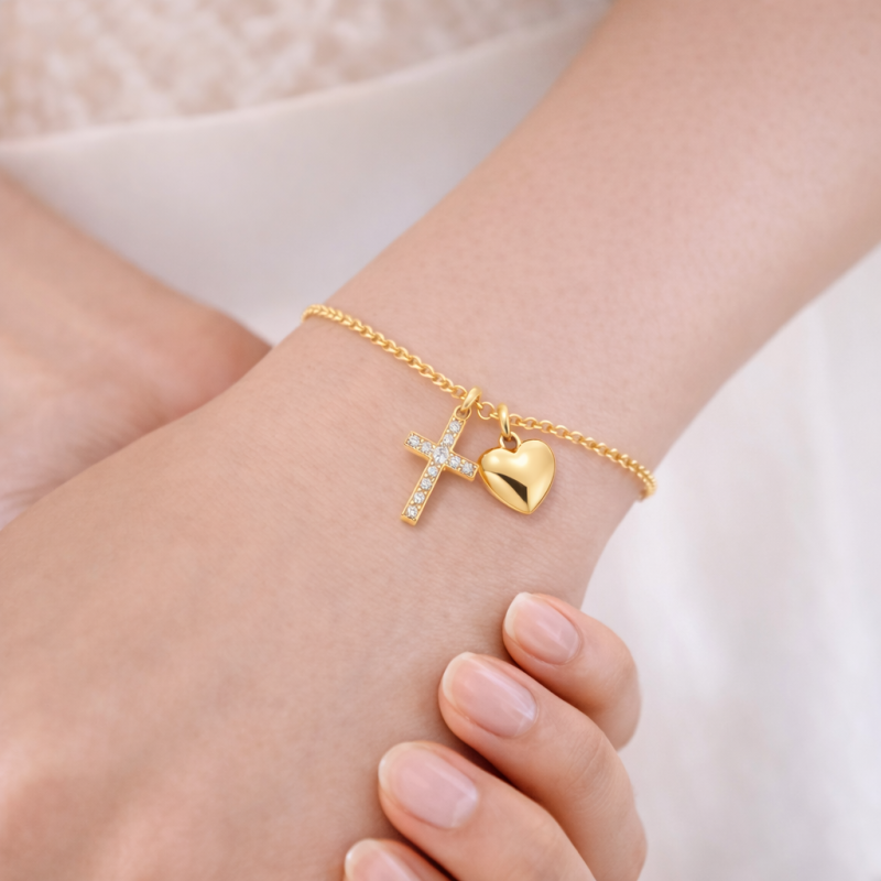 Pulsera con dije de cruz y corazón de moissanita en oro blanco de 10 quilates-2