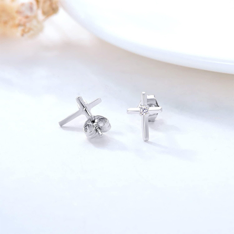 Boucles d'oreilles puces en or rose 10 carats et moissanite en forme de croix-4