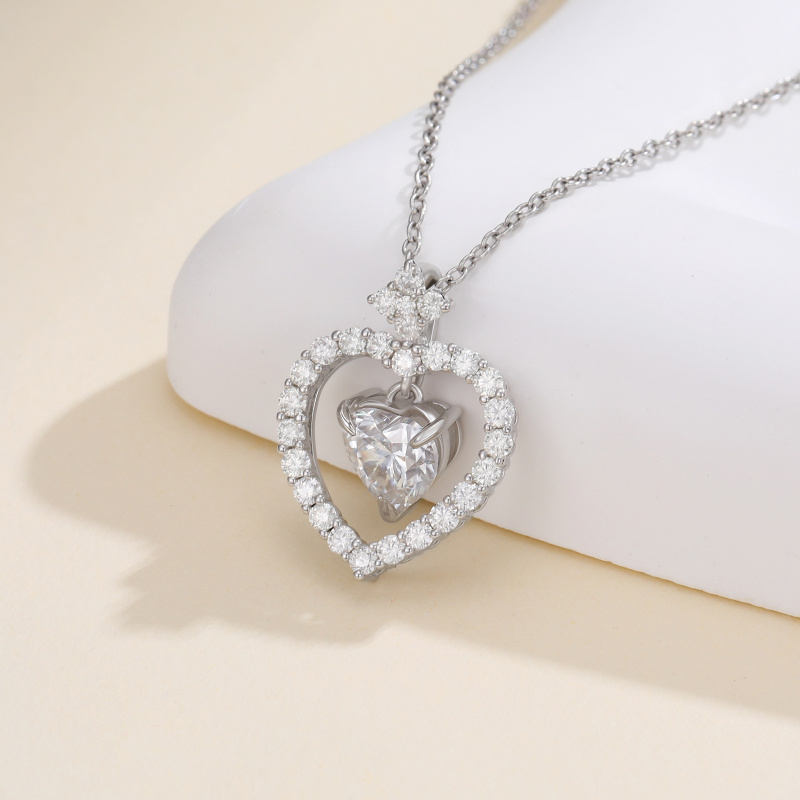 Collier pendentif cœur en or blanc 14 carats et moissanite-4