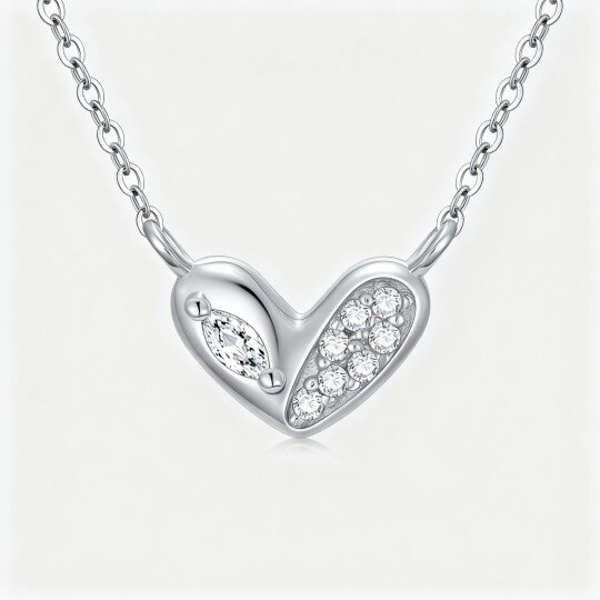 Collier pendentif cœur en or blanc 10 carats et moissanite