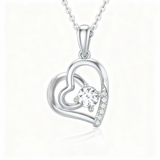 Collier pendentif cœur en or blanc 10 carats et moissanite