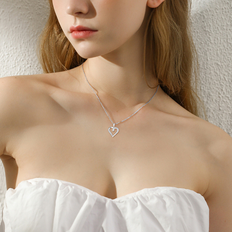 Collar con colgante de corazón de moissanita en oro rosa de 14 quilates-2
