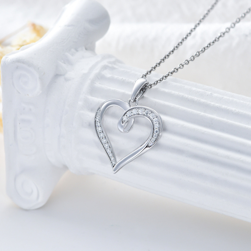 Collar con colgante de corazón de moissanita en oro rosa de 14 quilates-4