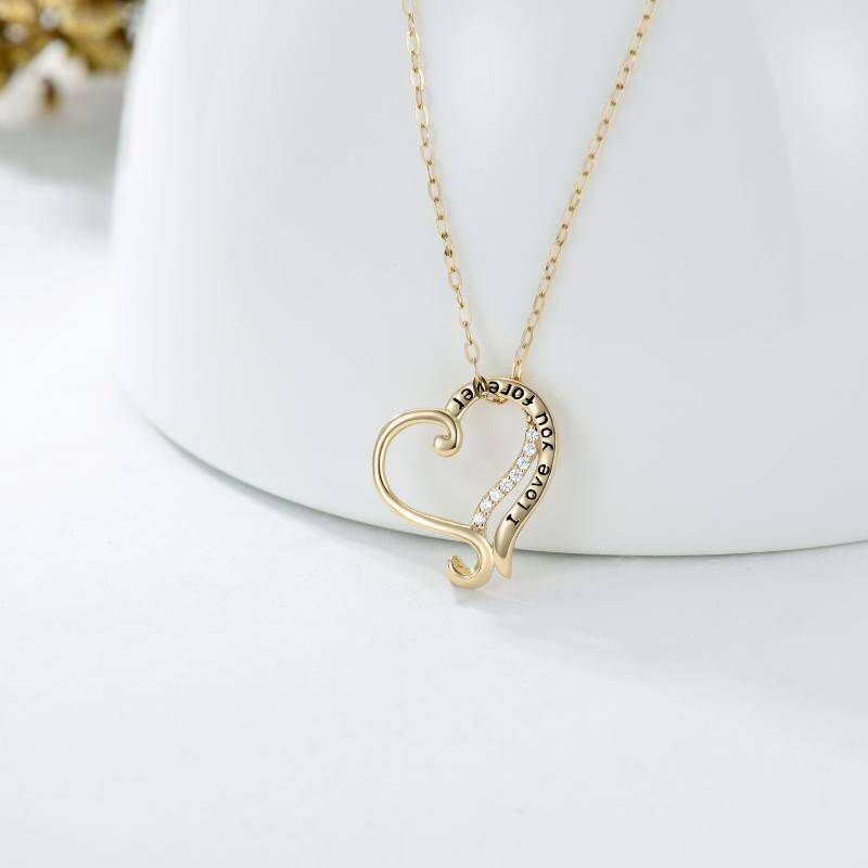 Collar con colgante de corazón de moissanita en oro blanco de 14 quilates con palabra grabada-3