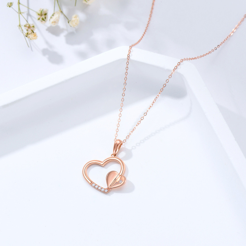 Collar con colgante de corazón de oro blanco de 10 quilates con moissanita y corazón-5