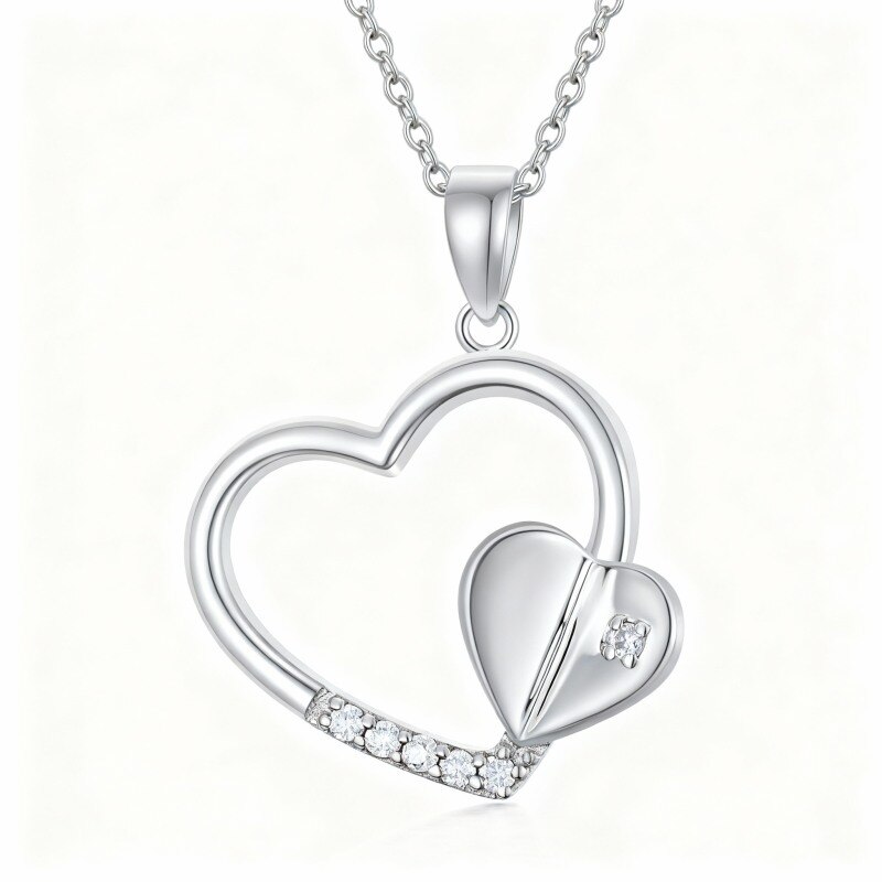 Collar con colgante de corazón de oro blanco de 10 quilates con moissanita y corazón-1
