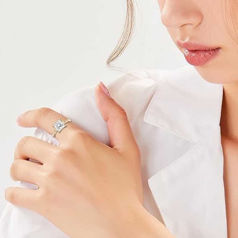 Anillo de oro de 18 quilates con moissanita-2