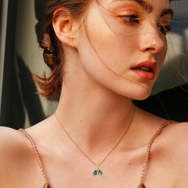 Collier pendentif en or blanc 14 carats et agate mousse-2