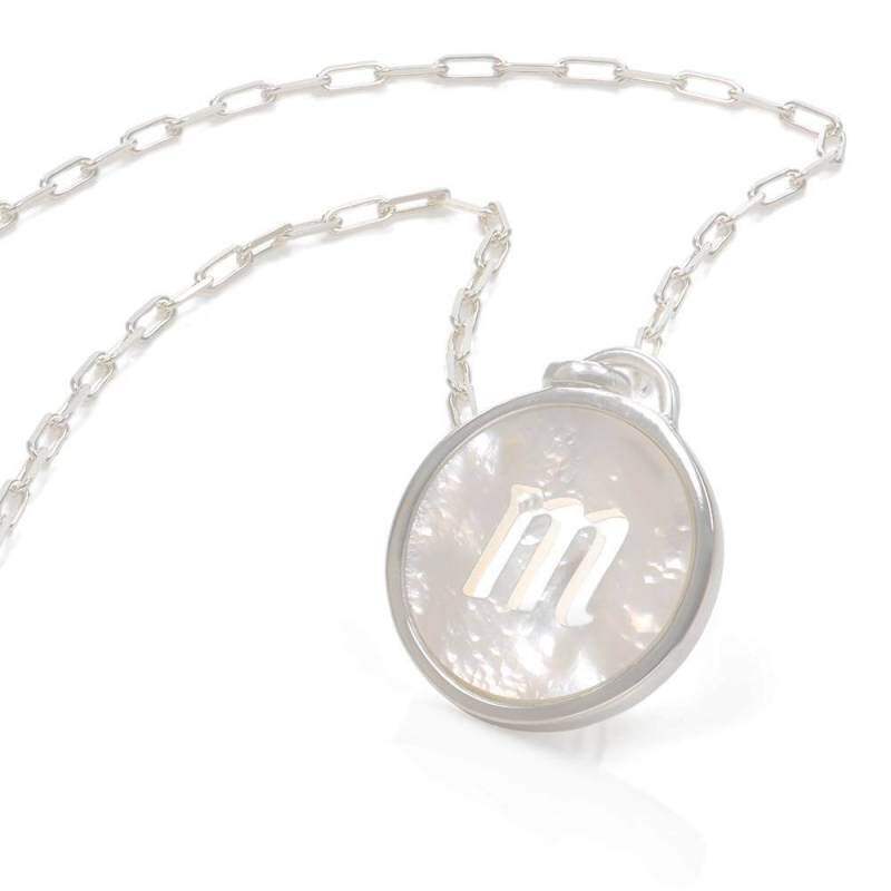 Collar con colgante de inicial personalizada en oro blanco de 9 quilates y nácar para mujer-3