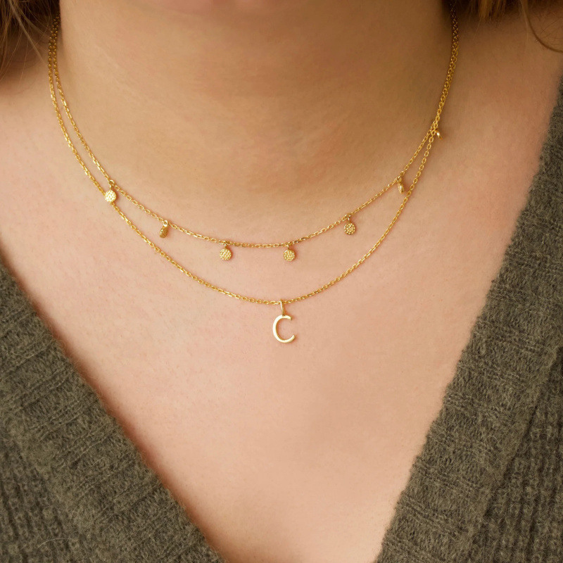Collar con inicial personalizada de oro rosa de 18 quilates sin piedras, con la letra inicial C.-4