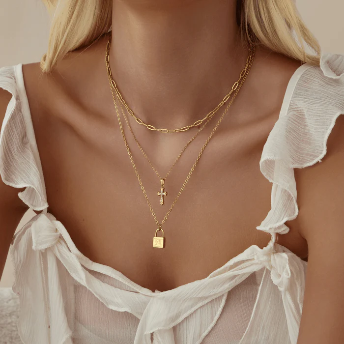 Collar con inicial personalizada de oro blanco de 10 quilates sin piedras y candado.-2