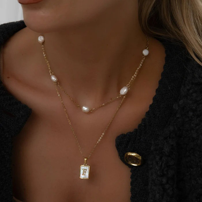 Collar con inicial personalizada de ópalo y oro de 14 quilates para mujer.-3