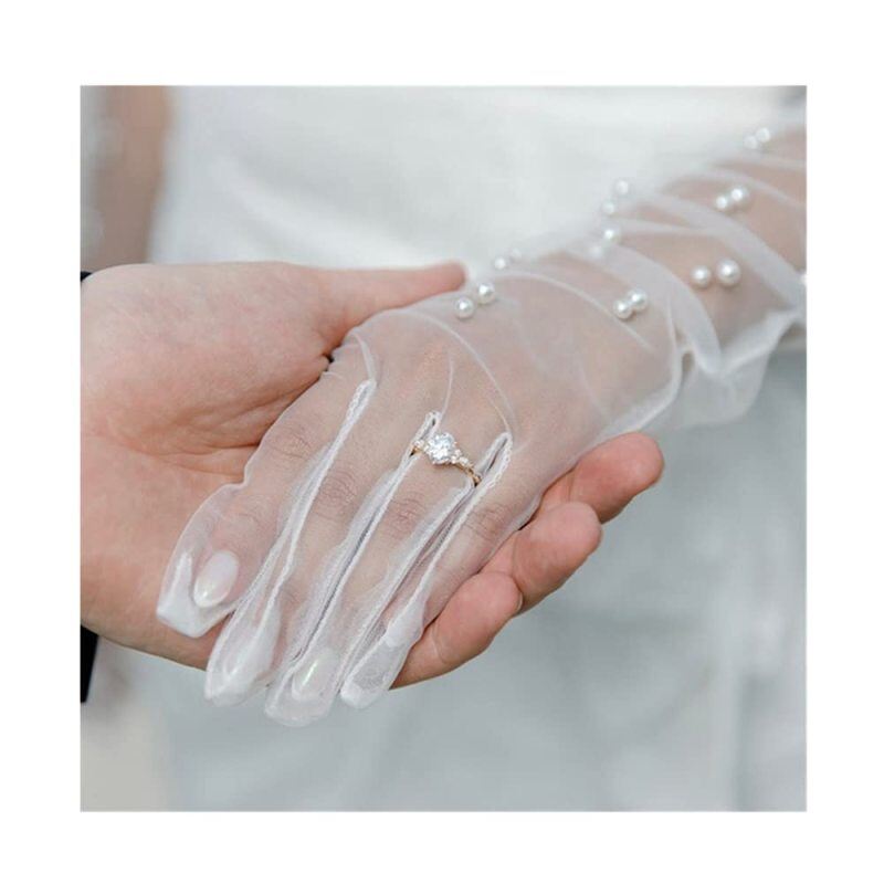 Anillo de compromiso de plata de ley con moissanita de talla ovalada y grabado personalizado-3
