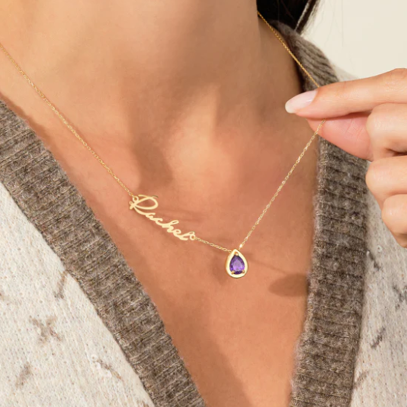 Collier pendentif personnalisé en or rose 14 carats avec zircon cubique taille poire, pierre de naissance, prénom classique, et inscription « Mère et sœurs ».-2