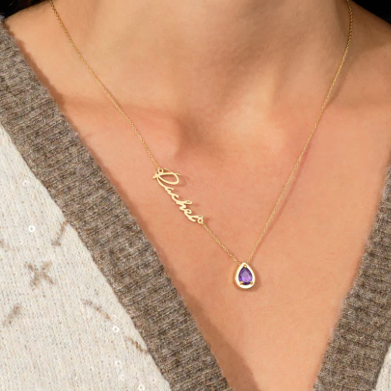 Collier pendentif personnalisé en or rose 14 carats avec zircon cubique taille poire, pierre de naissance, prénom classique, et inscription « Mère et sœurs ».-3