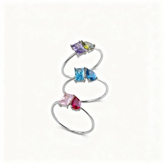 Bague sur mesure en or blanc 10 carats avec émeraudes de laboratoire taille poire et taille émeraude