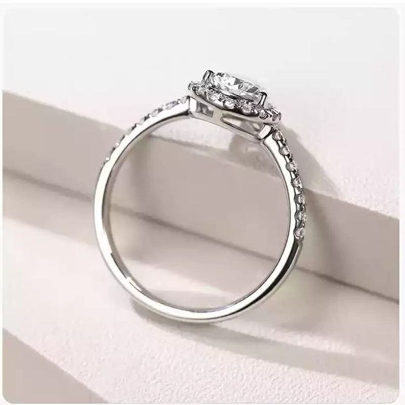 Anillo de compromiso con moissanita en forma de pera de oro blanco de 10 quilates con grabado personalizado-5