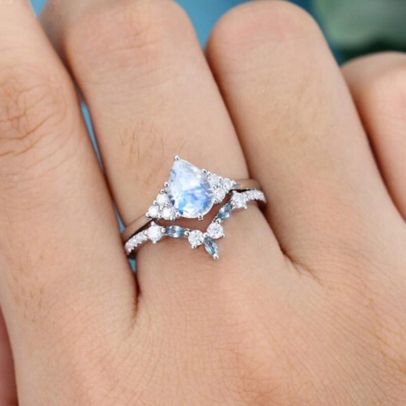 Conjunto nupcial de oro blanco de 10 quilates con piedra lunar talla pera de 1,25 quilates-2