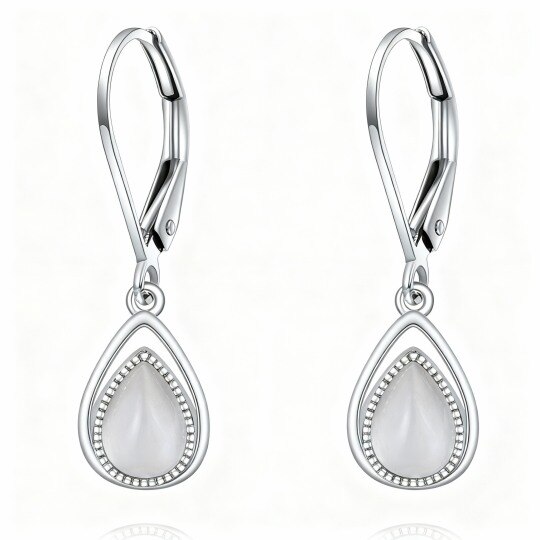 Pendientes colgantes de oro blanco de 10 quilates con piedra lunar talla pera.