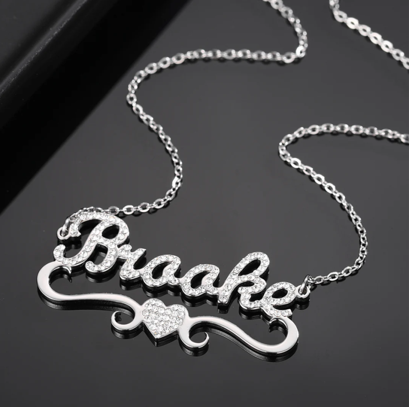 Collar personalizado con nombre en forma de corazón escarchado de oro de 10 quilates-4
