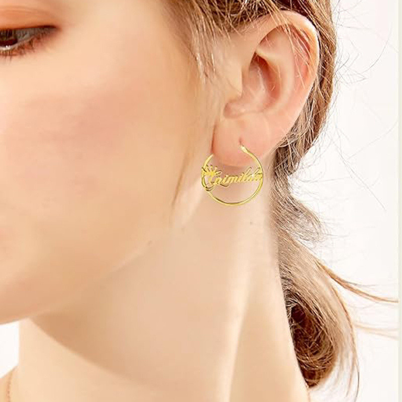 Boucles d'oreilles créoles classiques personnalisées avec nom en or rose 18 carats-2
