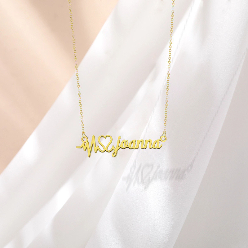 Collar con colgante clásico personalizado con nombre en oro de 18 quilates-3