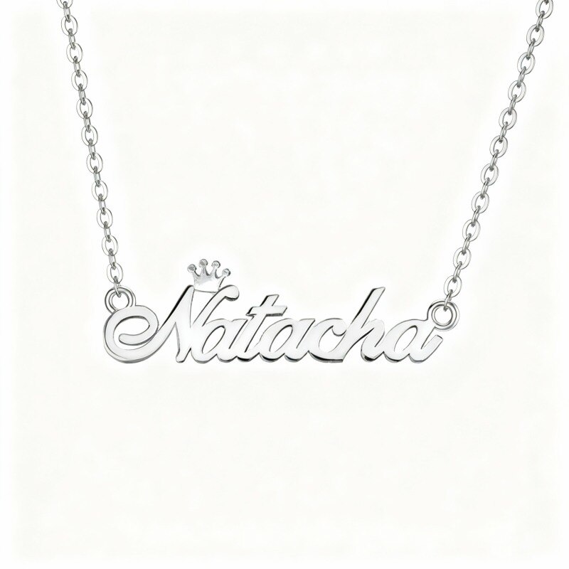 Collar con colgante clásico personalizado con nombre en oro blanco de 10 quilates-17