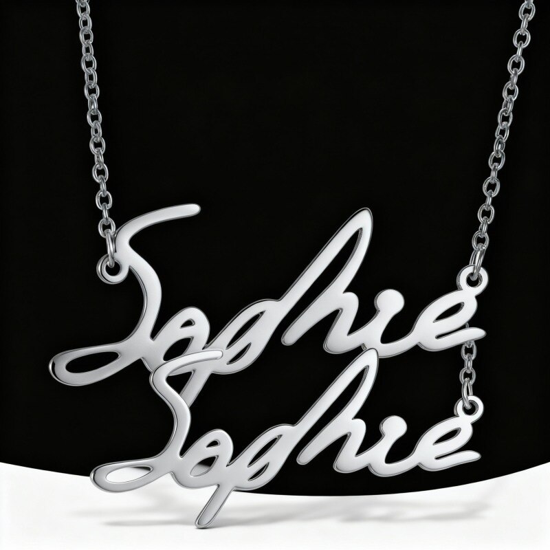 Collar con colgante clásico personalizado con nombre en oro blanco de 10 quilates-2
