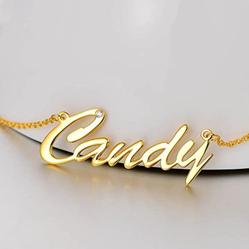Collar con colgante de nombre clásico en oro de 10 quilates-2