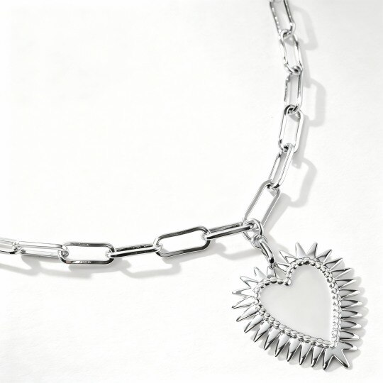 Collar con colgante de corazón y pareja grabado personalizado en oro blanco de 10 quilates
