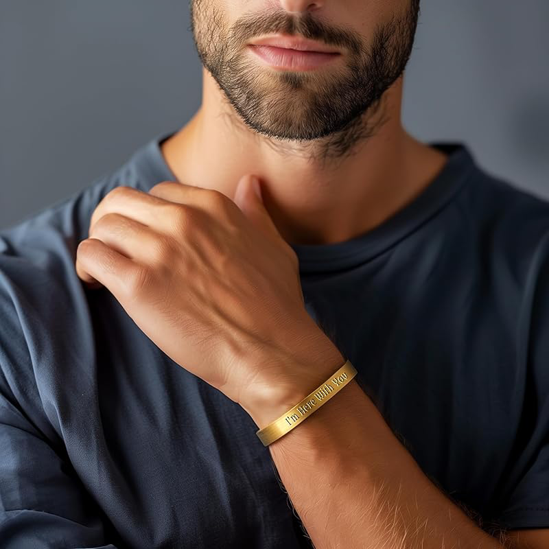 Pulsera rígida grabada personalizada en oro de 10 quilates para hombre-2