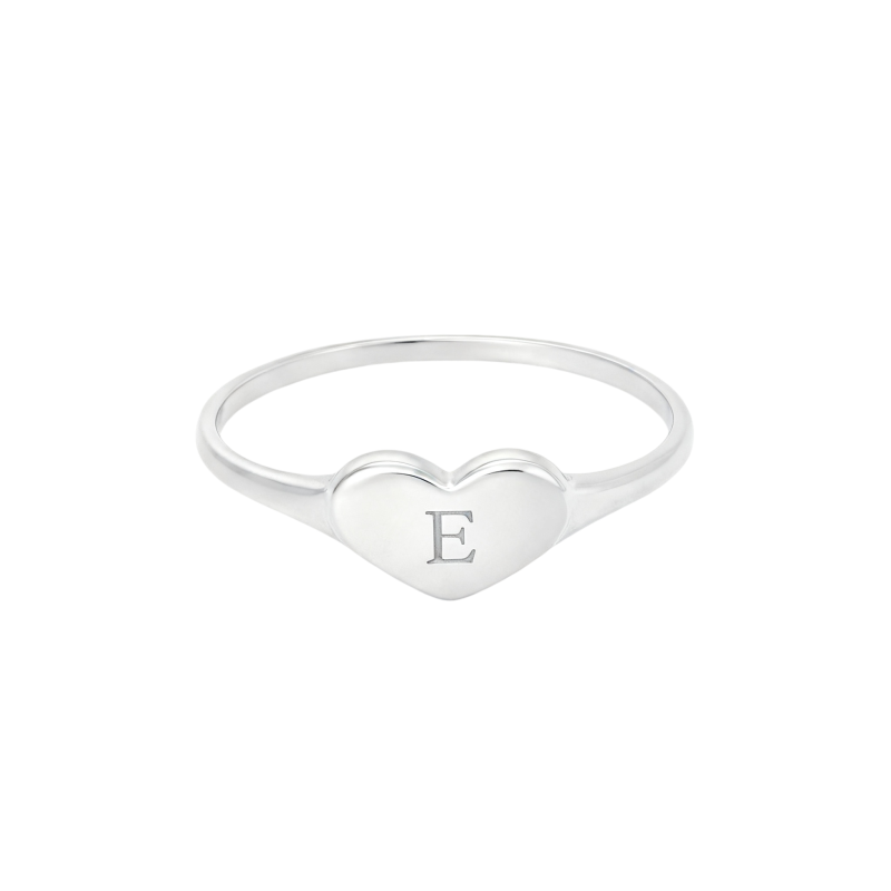 Anillo de oro blanco de 10 quilates con grabado personalizado y forma de corazón.-16