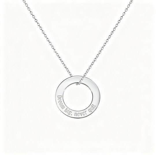Collar con colgante grabado personalizado en oro blanco de 9 quilates