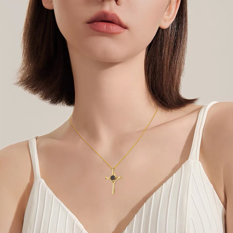 Collar personalizado de oro de 10 quilates con proyección y cruz para mujer-3