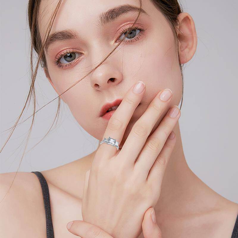 Anillo de compromiso cuadrado de oro blanco de 14 quilates con moissanita en forma de princesa-3