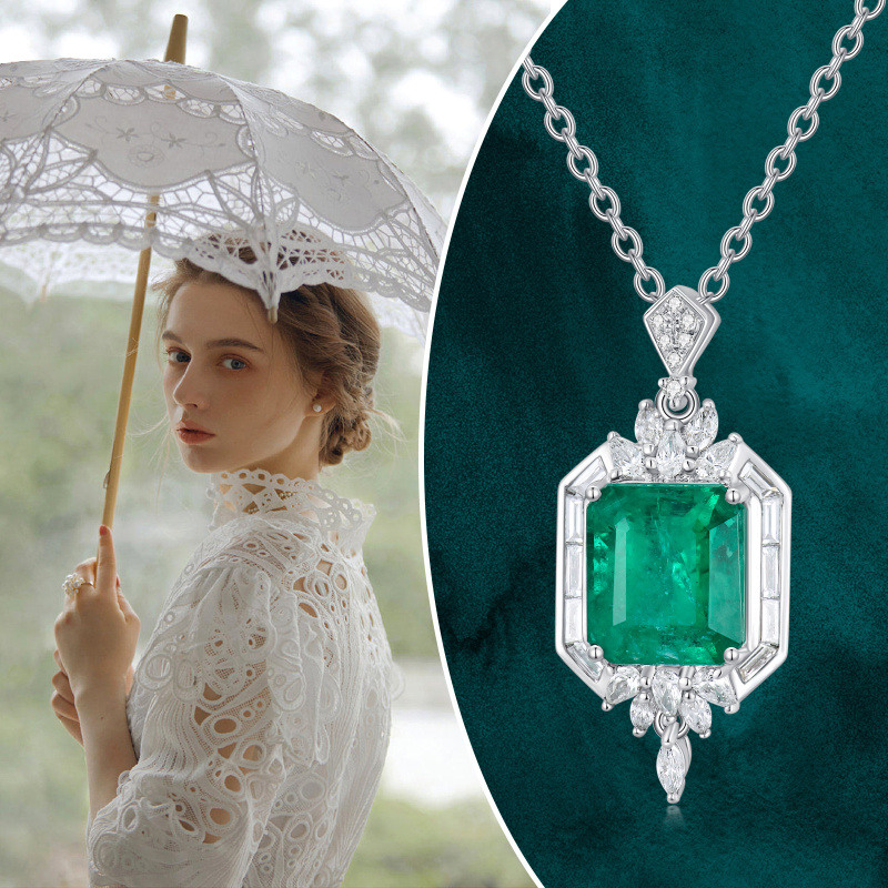 Collier pendentif carré en or blanc 10 carats avec diamant et émeraude taille princesse-3