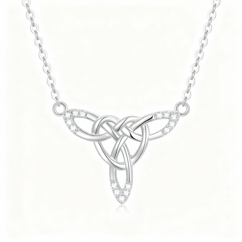 Collar con colgante de nudo celta de circonita cúbica de talla redonda en oro blanco de 14 quilates-1