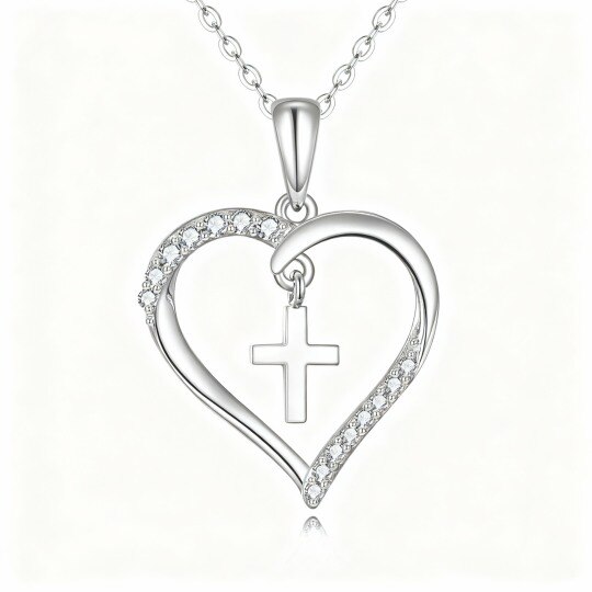 Collar con colgante de cruz y corazón de circonita cúbica de talla redonda en oro blanco de 10 quilates