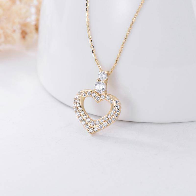 Collar con colgante de corazón circular de circonita cúbica en oro de 14 quilates-3