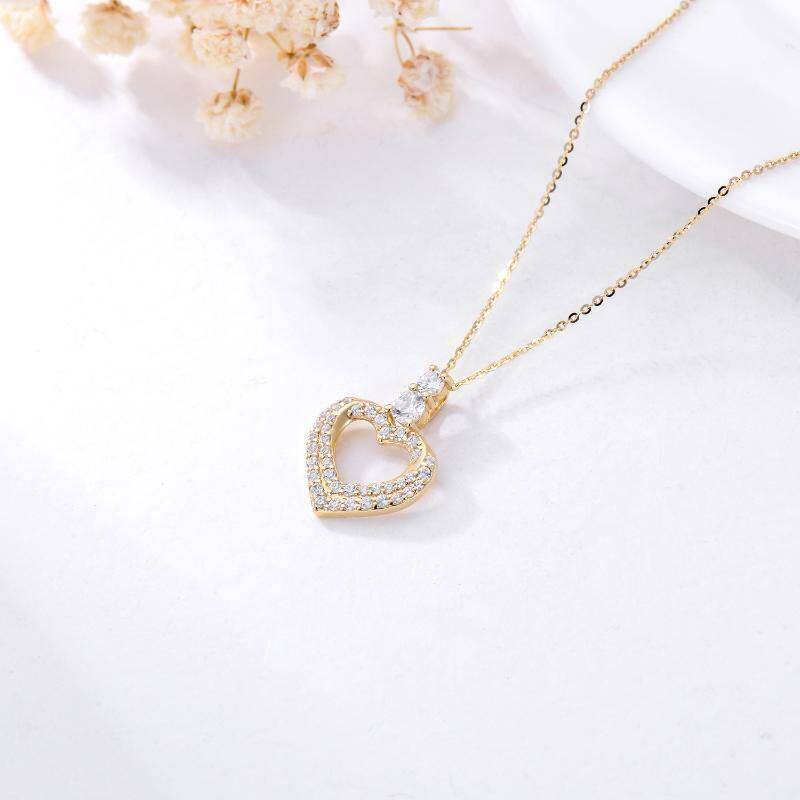 Collar con colgante de corazón circular de circonita cúbica en oro de 14 quilates-4