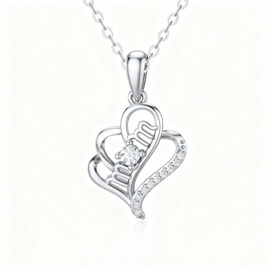 Collar con colgante de corazón de circonita cúbica de corte redondo en oro blanco de 10 quilates con palabra grabada