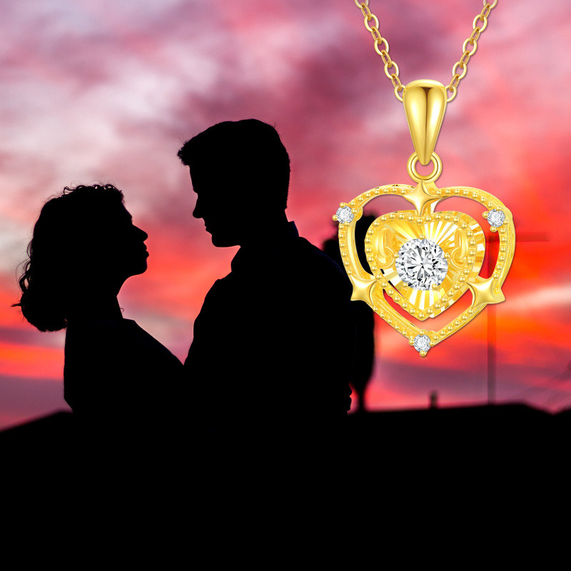 Collar con colgante de corazón circular de circonita cúbica en oro de 18 quilates para mujer-3