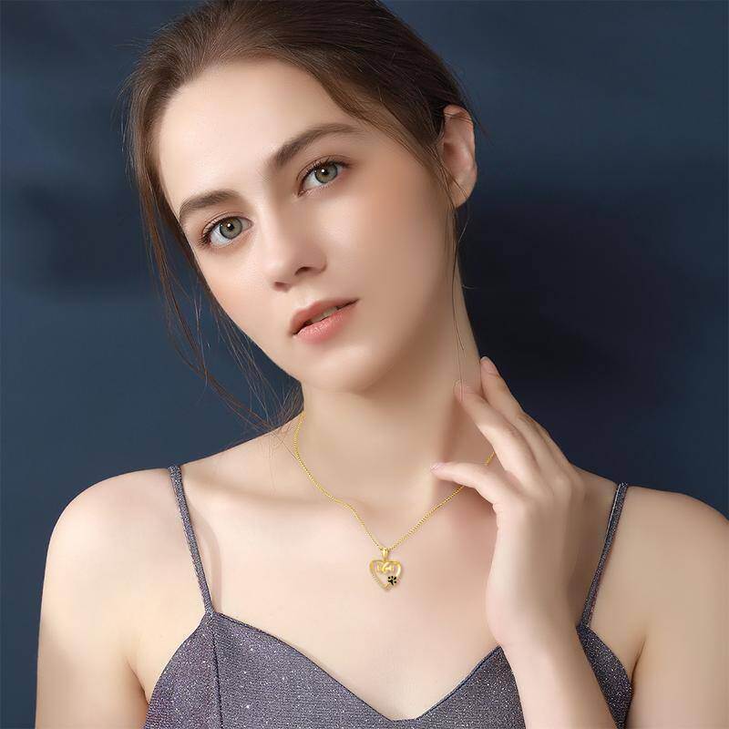Collar con colgante de pata, hueso y corazón de circonita cúbica de corte redondo en oro blanco de 10 quilates-2