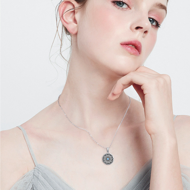 Collar con colgante personalizado de plata de ley con colgante de loto, circonita redonda y piedra natal, con foto y palabra grabada.-2